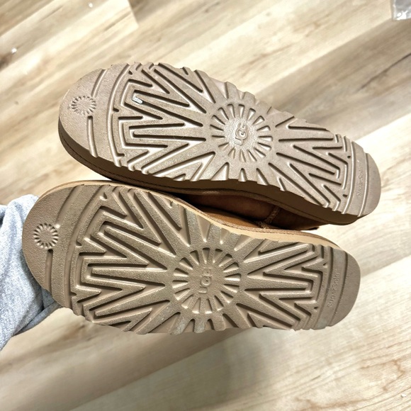 {UGG} Classic Micro Mini Boot - Picture 6 of 8